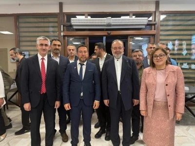 M&uuml;d&uuml;r Dadak, yılın &ouml;ğretmeni se&ccedil;ildi