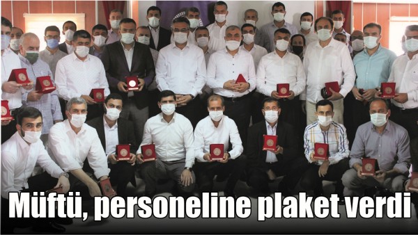 M&Uuml;FT&Uuml;, PERSONELİNE PLAKET VERDİ