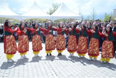 Muş'ta "8. Lale Festivali" d&uuml;zenlendi