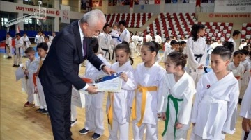 Muş Valisi Avni &Ccedil;akır'dan Gen&ccedil;lik ve Spor M&uuml;d&uuml;rl&uuml;ğ&uuml;ne &Ouml;vg&uuml;