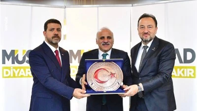 M&Uuml;SİAD Diyarbakır Şubesinden ihtiya&ccedil; sahibi &ccedil;ocuklara kışlık yardım