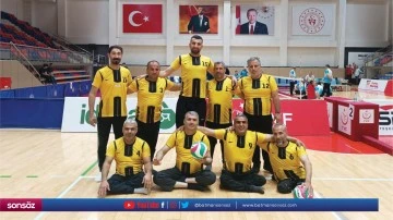 Batman ampute Spor kul&uuml;b&uuml; oturarak voleybol takımı playofflara kaldı&nbsp;