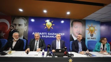 Bakan Işıkhan, AK Parti Gaziantep İl Başkanlığında konuştu
