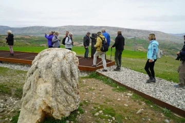 Nemrut Dağı sezonun ilk turist kafilelerini ağırlıyor