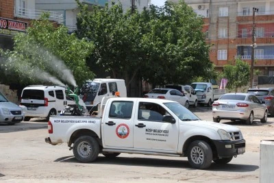 Nizip'te mezarlık ve sokaklara g&uuml;l suyu sıkıldı