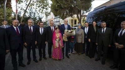 Numan Kurtulmuş, Aydın Valisi ve Minik &Ouml;ğrencilerle Buluştu