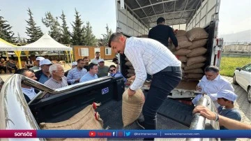 Nurdağı'nda 67 &uuml;reticiye 12 ton yer fıstığı tohumu desteği verildi