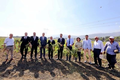 Nurdağı'nda şeker pancarı hasadına katıldı