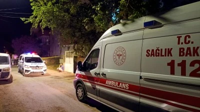 Oğlu tarafından bı&ccedil;aklanan baba ağır yaralandı