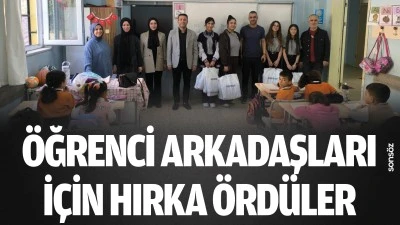 &Ouml;ğrenci arkadaşları i&ccedil;in hırka &ouml;rd&uuml;ler