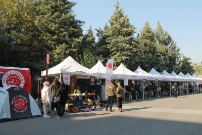 &Ouml;ğrenci toplulukları kamp&uuml;ste stant a&ccedil;tı