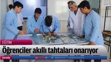 &Ouml;ğrenciler akıllı tahtaları onarıyor