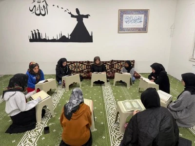 &Ouml;ğrenciler kur&rsquo;anı &ouml;ğreniyor