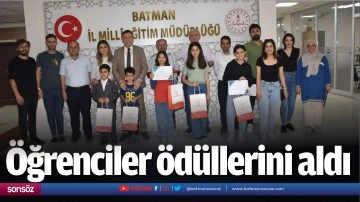 &Ouml;ğrenciler &ouml;d&uuml;llerini aldı