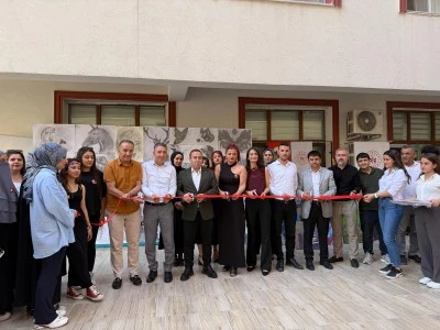 &Ouml;ğrenciler resim sergisi d&uuml;zenledi