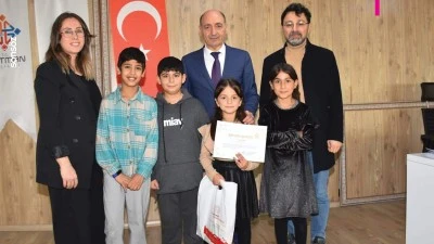 &Ouml;ğrenciler s&ouml;zl&uuml;k tasarımında yarıştı