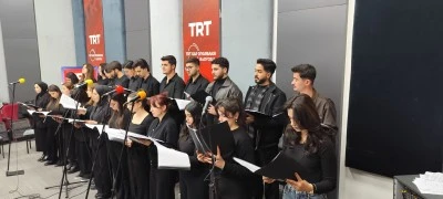 &Ouml;ğrenciler TRT T&uuml;rk&uuml;&rsquo;de canlı yayın konseri verdi