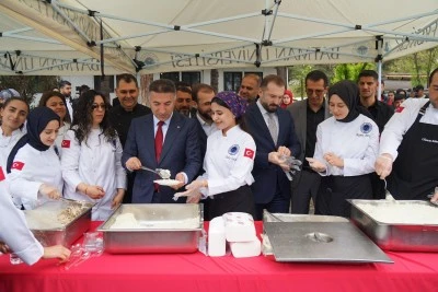 &Ouml;ğrenciler ve mezunlar bir araya geldi