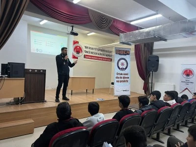 &Ouml;ğrencilere siber g&uuml;venlik semineri verildi