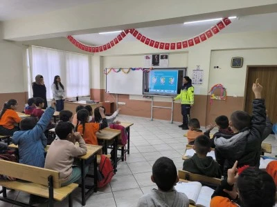&Ouml;ğrencilere trafik eğitim semineri verildi