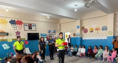 &Ouml;ğrencilere trafik eğitimi verildi