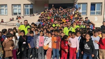 &Ouml;ğrencilere trafik eğitimi verildi