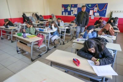 &Ouml;ğrencileri ara tatilde sınavlara hazırlıyor