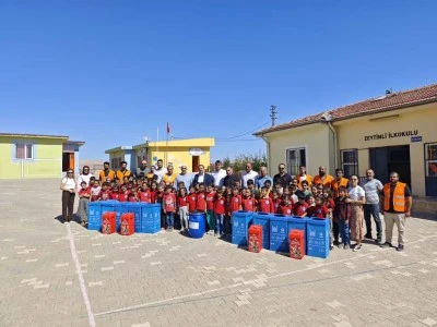 &Ouml;ğrencileri sıfır atık konusunda bilgilendirdi