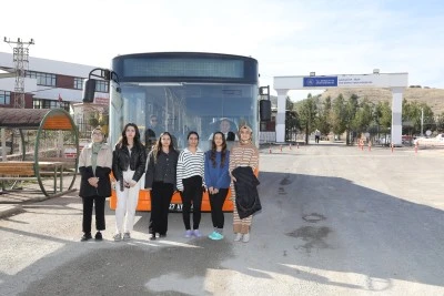 &Ouml;ğrencilerin ek sefer talebini Başkan Şahin yerine getirdi