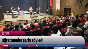 &Ouml;ğretmenler şarkı s&ouml;yledi