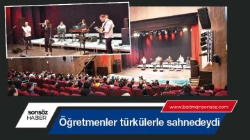 &Ouml;ğretmenler t&uuml;rk&uuml;lerle sahnedeydi