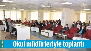 Okul m&uuml;d&uuml;rleriyle toplantı