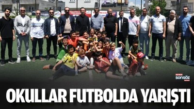 Okullar futbolda yarıştı