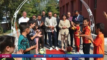 Okulun bozulan beton sahası yenilendi