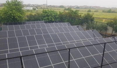 Okulun elektrik ihtiyacı bah&ccedil;esine kurulan GES ile karşılanıyor