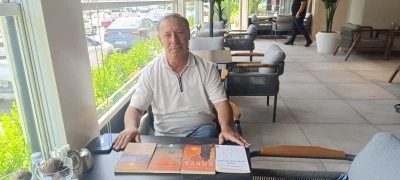 &Ouml;nder Kırmızıtaş&rsquo;ın yeni kitapları yolda