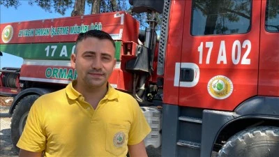 Orman iş&ccedil;isi ağa&ccedil;ları yangından korurken yaban hayatını da unutmadı