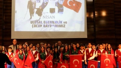 Ortaokul &ouml;ğrencileri "Kurtuluştan Kuruluşa" oratoryosunu seslendirdi
