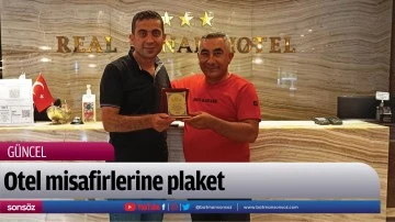 Otel misafirlerine plaket