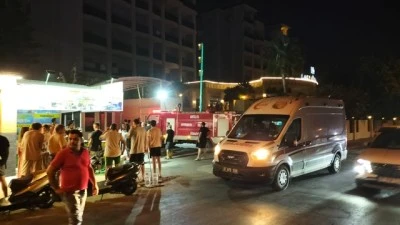  Otelde &ccedil;ıkan yangında 1 kişi dumandan etkilendi