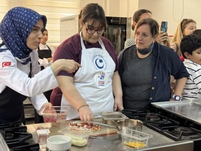 Otizmli &ccedil;ocuklar pizza yaptı
