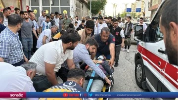 Otomobil ile motosikletin &ccedil;arpıştığı kazada 3 kişi yaralandı