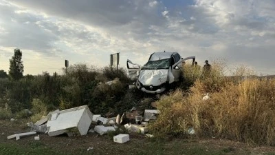 Otomobil ile panelvanın &ccedil;arpıştığı kazada 4 kişi yaralandı