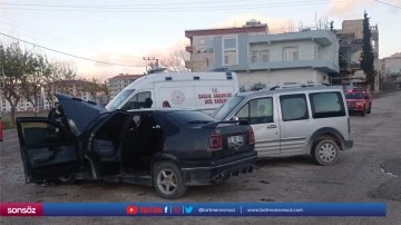 Otomobil ve hafif ticari aracın &ccedil;arpıştığı kazada 4 kişi yaralandı