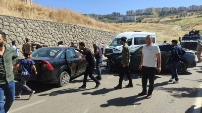 Otomobilin &ccedil;arpıştığı kazada 1 kişi &ouml;ld&uuml;, 3 kişi yaralandı