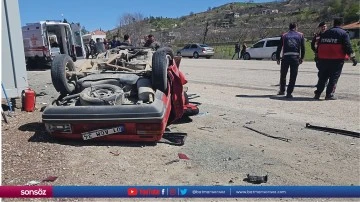 Otomobilin &ccedil;arpıştığı kazada 1 kişi &ouml;ld&uuml;, 6 kişi yaralandı
