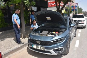 Otomobilin motoruna sıkışan kedi yavrusu kurtarıldı