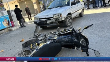 Otomobille çarpışan motosikletin sürücüsü yaralandı