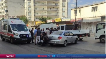 Otomobille &ccedil;arpışan motosikletin s&uuml;r&uuml;c&uuml;s&uuml; yaralandı