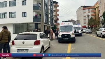 Otomobille &ccedil;&ouml;p konteynerinin karıştığı kazada 5 kişi yaralandı
